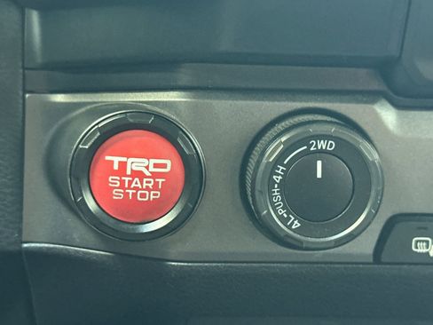 Used 2019 Toyota Tacoma TRD Off-Road w/ Technology Package AWD/4WD image 31