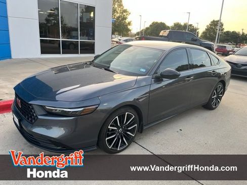 Used 2025 Honda Accord SE image 1