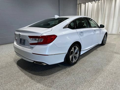 Used 2018 Honda Accord Touring image 3