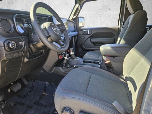 Used 2025 Jeep Gladiator Rubicon w/ Convenience Group image 7