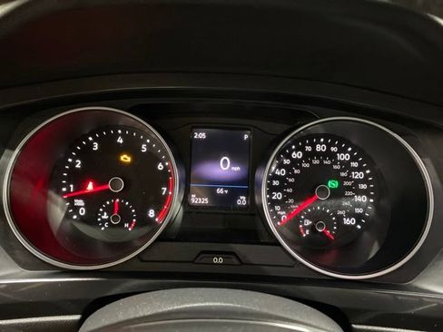 Used 2019 Volkswagen Tiguan SE w/ Panoramic Sunroof Package AWD/4WD image 16