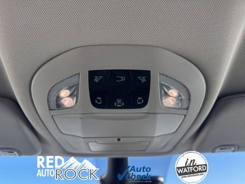 Used 2024 Chrysler Pacifica Touring-L image 14