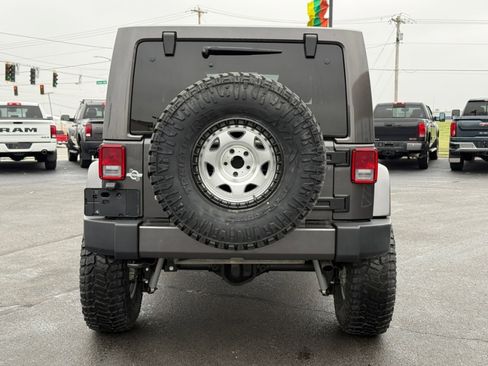 Used 2018 Jeep Wrangler Unlimited Sahara w/ Connectivity Group image 7