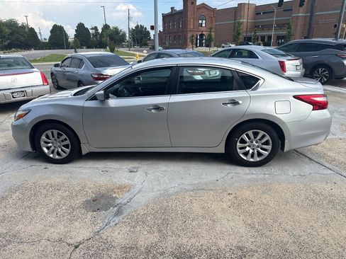Used 2017 Nissan Altima 2.5 S w/ Power Driver Seat Package FWD image 7