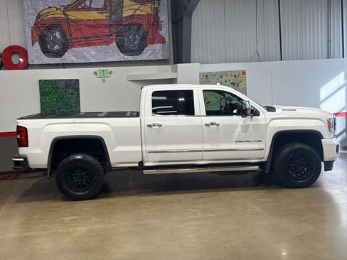 Used 2017 GMC Sierra 3500 Denali image 25