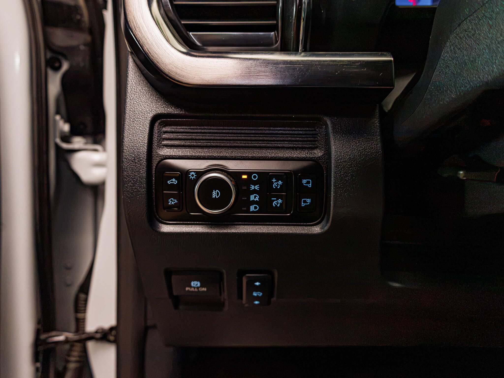 Used 2025 Ford F250 Lariat AWD/4WD image 19