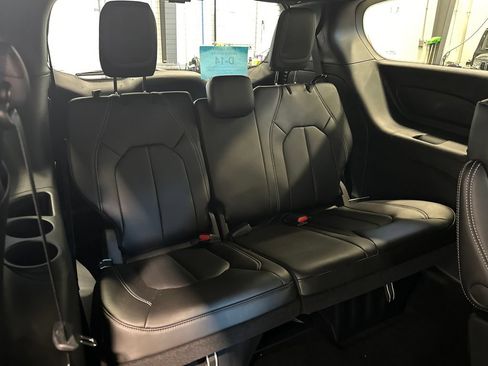 New 2027 Chrysler Pacifica Select AWD/4WD image 30