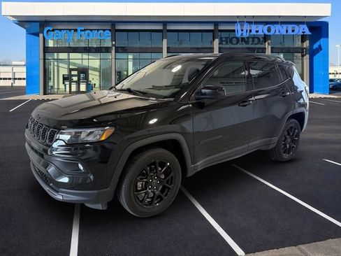 Used 2025 Jeep Compass Latitude w/ Convenience Group AWD/4WD image 4
