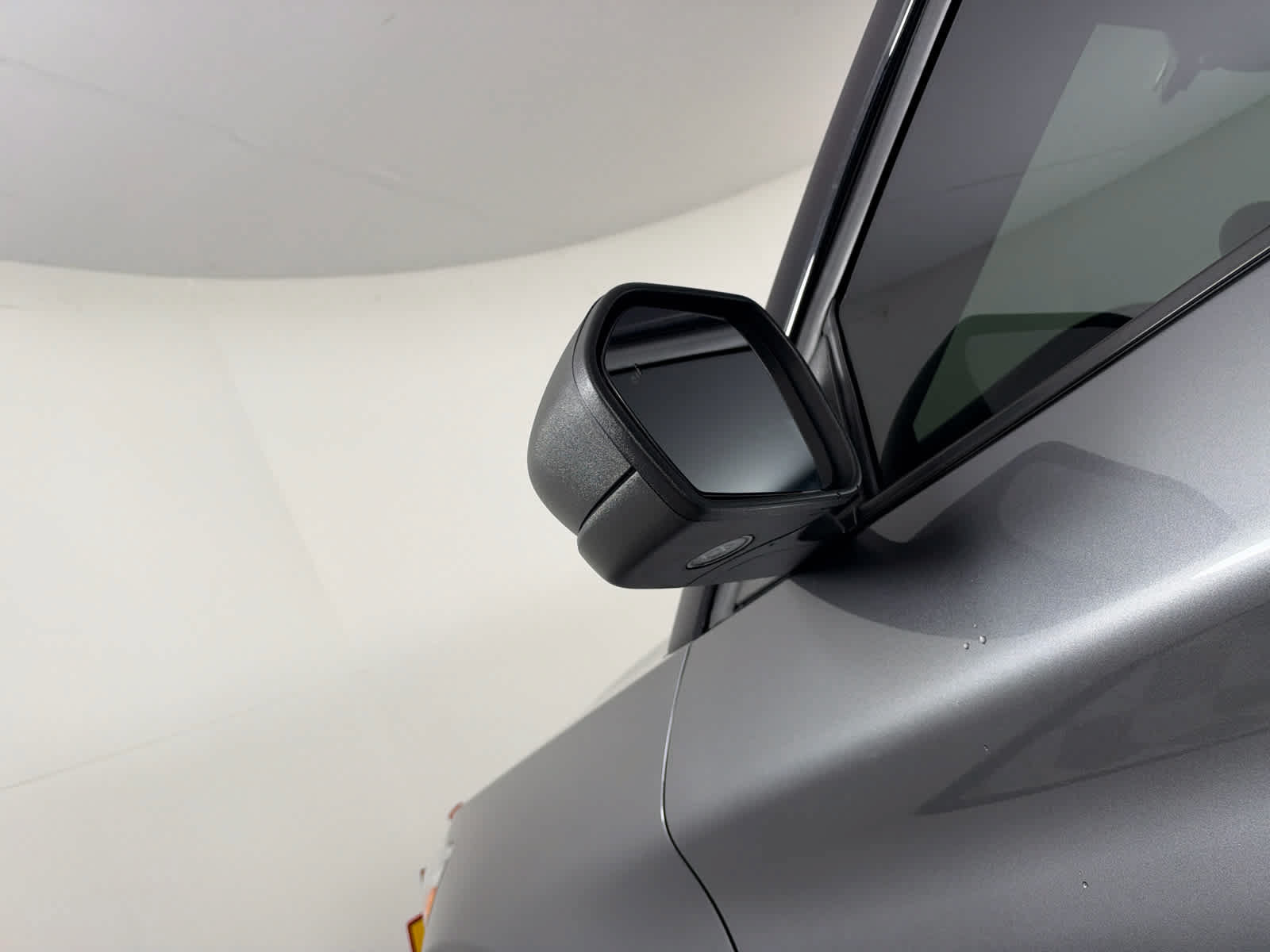 Used 2024 Ford Explorer XLT RWD image 13