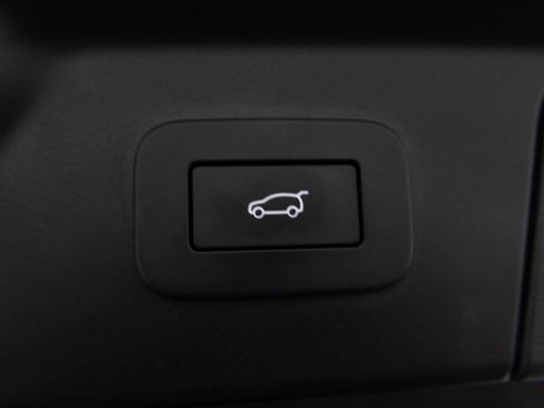 Used 2025 Land Rover Range Rover Velar S AWD/4WD image 39