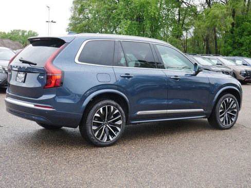 New 2025 Volvo XC90 T8 Core image 3