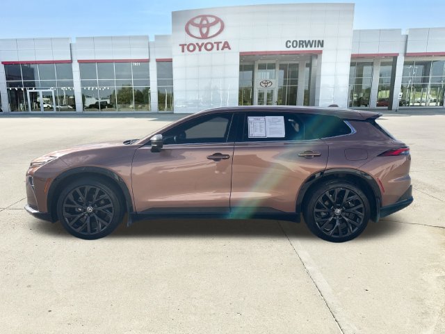 Used 2025 Toyota Crown Signia AWD/4WD image 2