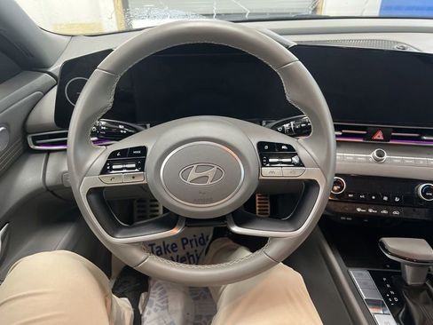 Used 2025 Hyundai Elantra SEL FWD image 23