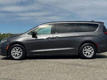 Used 2023 Chrysler Pacifica Touring-L