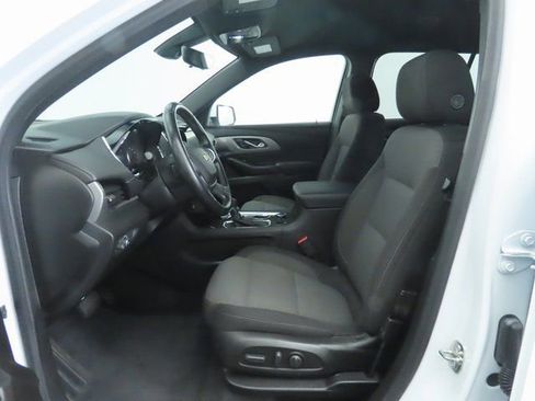 Used 2023 Chevrolet Traverse LT image 19