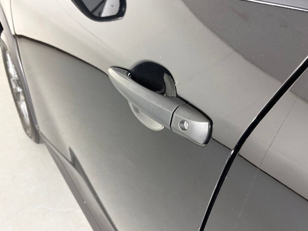 Used 2024 Nissan Rogue S FWD image 12