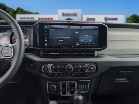 Used 2024 Jeep Gladiator Sport AWD/4WD image 23