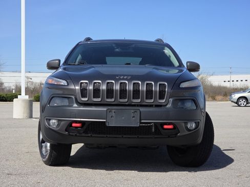 Used 2018 Jeep Cherokee Trailhawk w/ Cold Weather Group AWD/4WD image 12