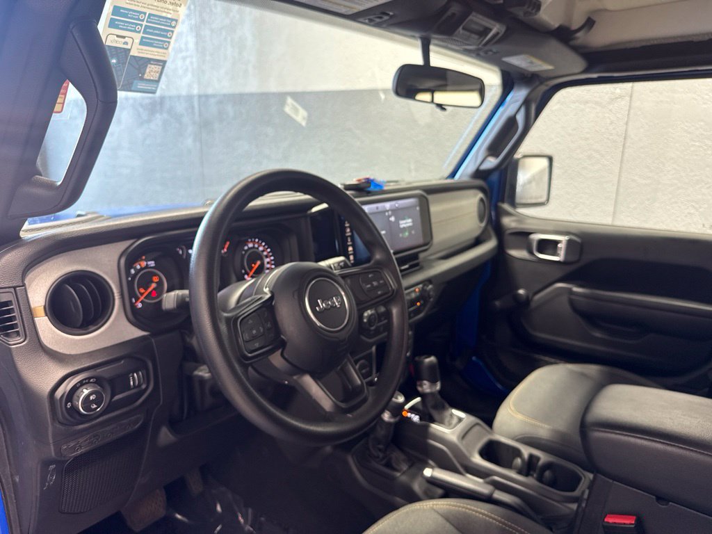 Used 2024 Jeep Gladiator Sport AWD/4WD image 11