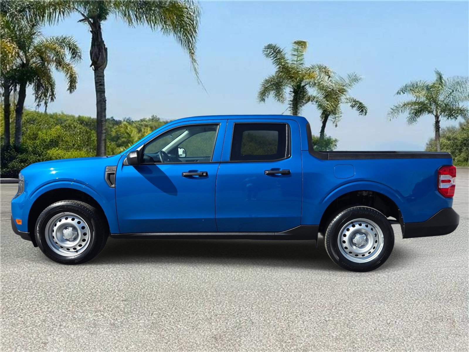 Used 2025 Ford Maverick XL FWD image 2