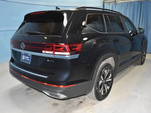 Used 2025 Volkswagen Atlas SE image 21