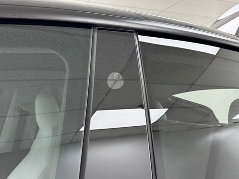 Used 2024 Tesla Model Y Long Range image 29