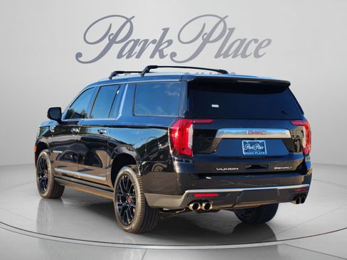 Used 2022 GMC Yukon XL Denali AWD/4WD image 3