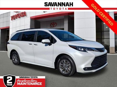 Certified 2025 Toyota Sienna XLE FWD image 1