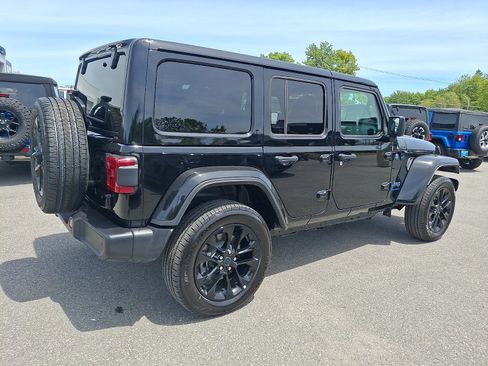 Used 2025 Jeep Wrangler Unlimited Sahara w/ Safety Group AWD/4WD image 6