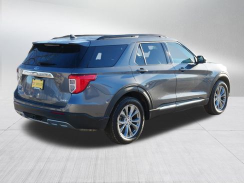 Certified 2022 Ford Explorer XLT w/ Equipment Group 202A image 7