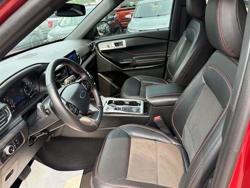 Certified 2023 Ford Explorer ST-Line AWD/4WD image 4