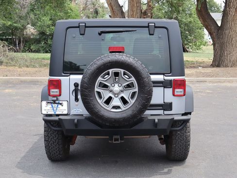 Used 2016 Jeep Wrangler Rubicon w/ Power Convenience Group AWD/4WD image 6