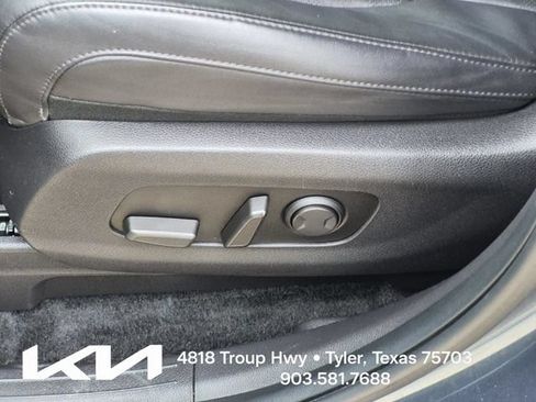 Certified 2024 Kia Carnival EX FWD image 23