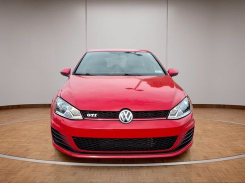 Used 2017 Volkswagen Golf 4-Door FWD image 2