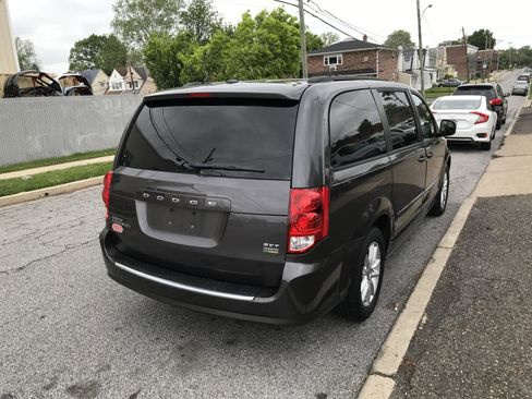 Used 2016 Dodge Grand Caravan SXT FWD image 5