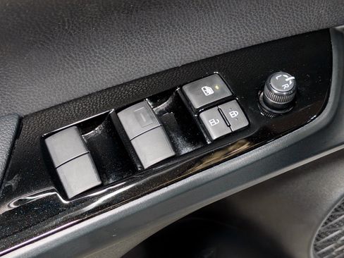 Used 2022 Toyota Prius Prime XLE FWD image 8