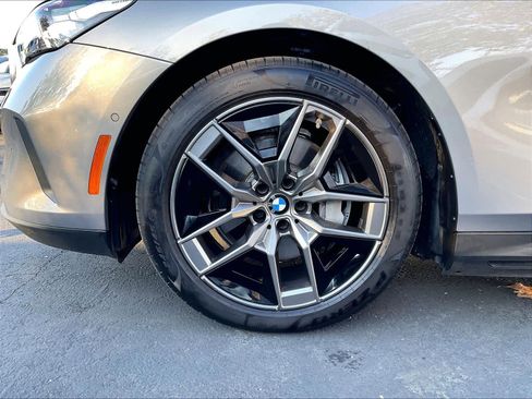 Certified 2026 BMW i5 eDrive40 w/ Premium Package image 12