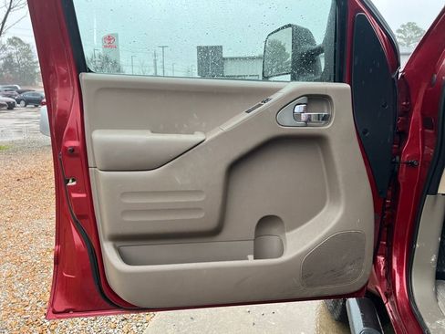 Used 2016 Nissan Frontier SV image 11