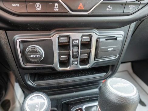 Used 2022 Jeep Gladiator Sport AWD/4WD image 24