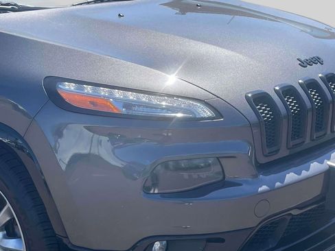 Used 2018 Jeep Cherokee Latitude AWD/4WD image 10