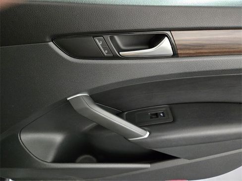 Used 2020 Volkswagen Passat 2.0T SEL image 25