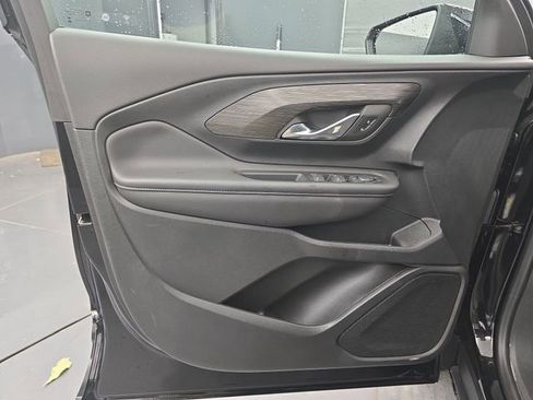 Used 2023 GMC Terrain SLE image 25