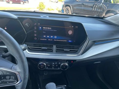 Used 2024 Chevrolet Trax LT w/ Driver Confidence Package FWD image 8