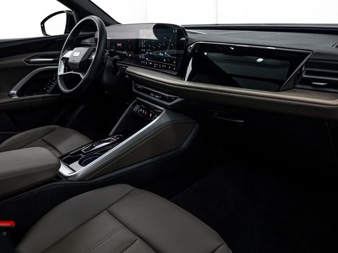 Certified 2025 Audi Q5 Premium w/ Convenience Package image 8