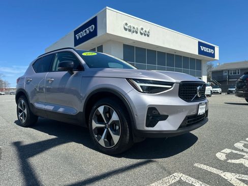Used 2026 Volvo XC40 B5 Plus AWD/4WD image 2