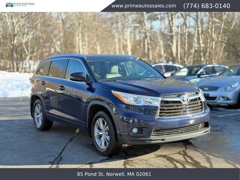 Used 2014 Toyota Highlander XLE image 3