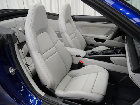 Used 2023 Porsche 911 Carrera image 21