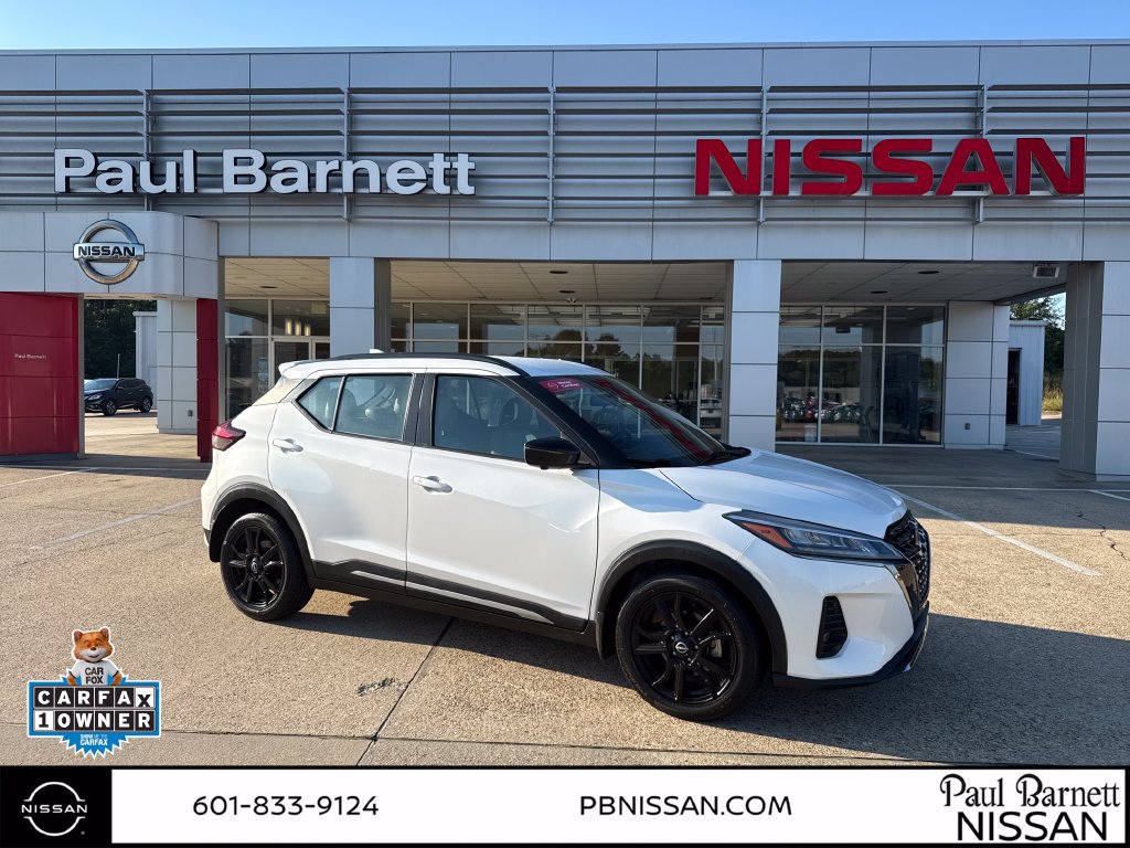Used 2022 Nissan Kicks SR w/ Premium Package FWD image 3