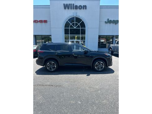 Used 2024 Nissan Rogue SV FWD image 1