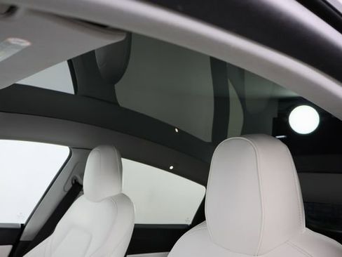 Used 2021 Tesla Model Y Long Range image 22